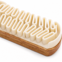 brosse de nettoyage en daim en nubuck gros plan détail