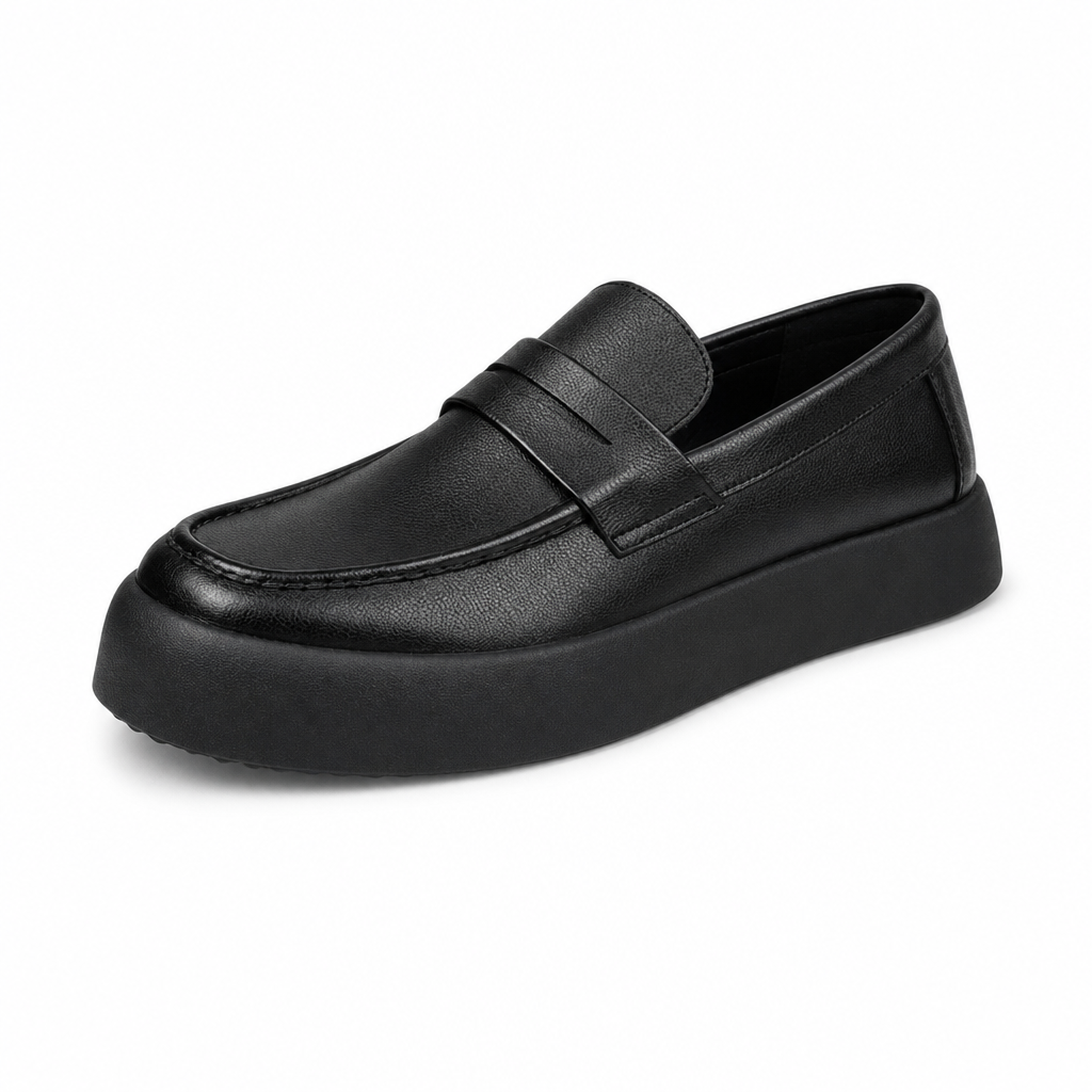 mocassins homme noir en cuir semelle épaisse vue solo sur fond blanc
