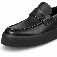 mocassins homme noir en cuir semelle épaisse gros plan détail