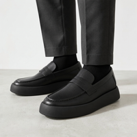 mocassins homme noir en cuir semelle épaisse détail porté aux pieds