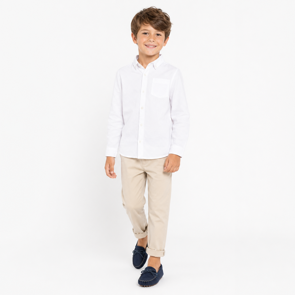 mocassins enfant bleu marine en daim style bateau shooting porté avec mannequin entier