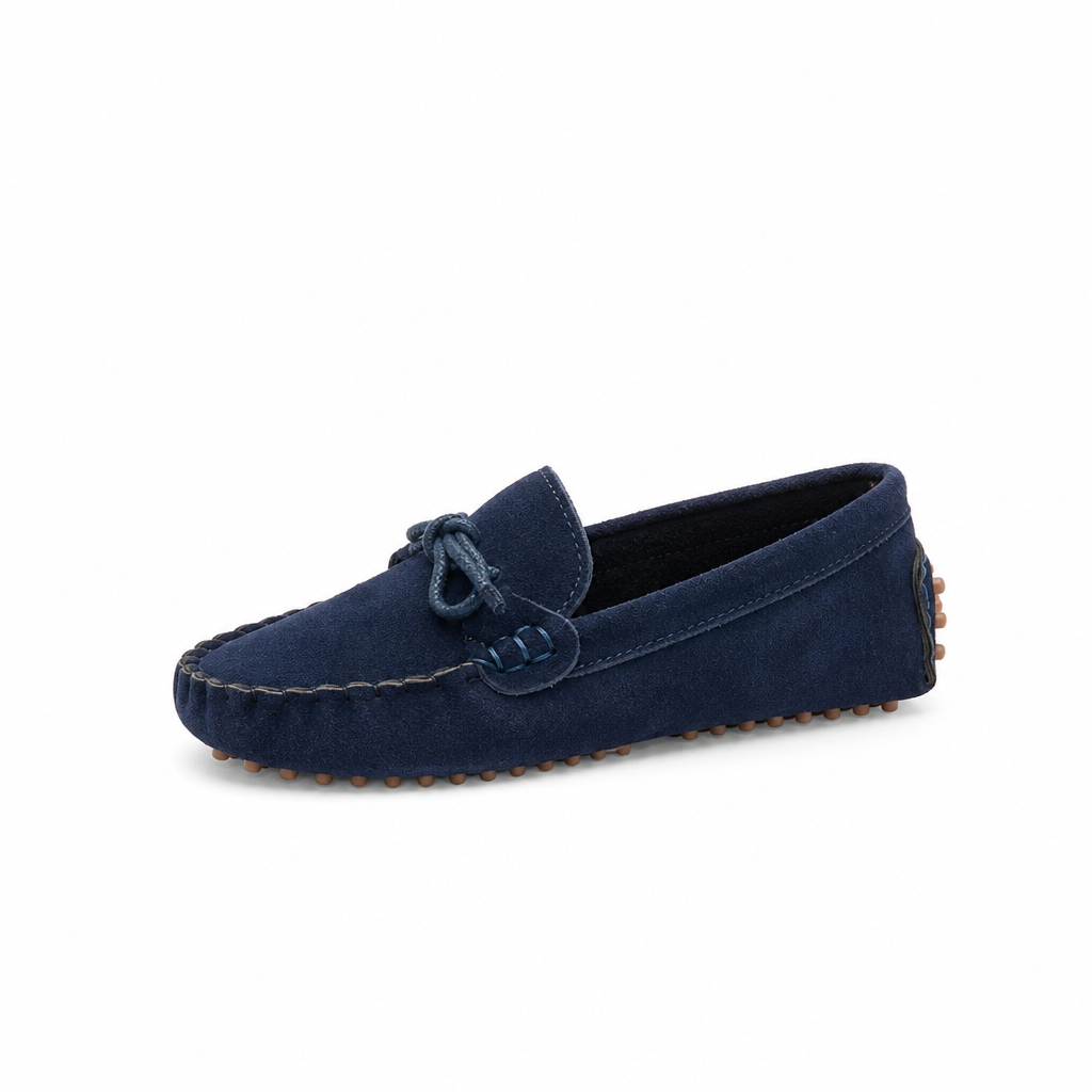 mocassins enfant bleu marine en daim style bateau vue de côté