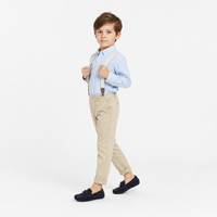 mocassins enfant bleu marine en daim style bateau photo lifestyle portée