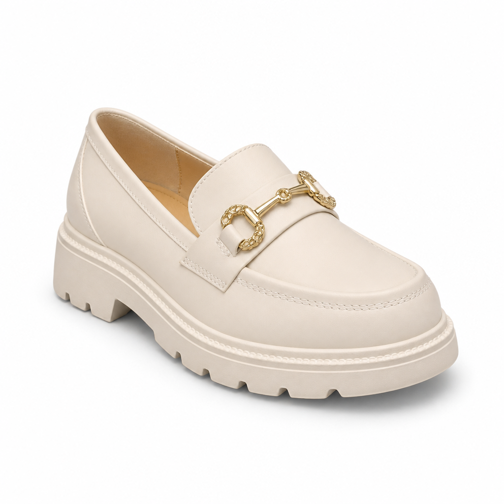 mocassins femme blanc en cuir à chaînette vue solo sur fond blanc