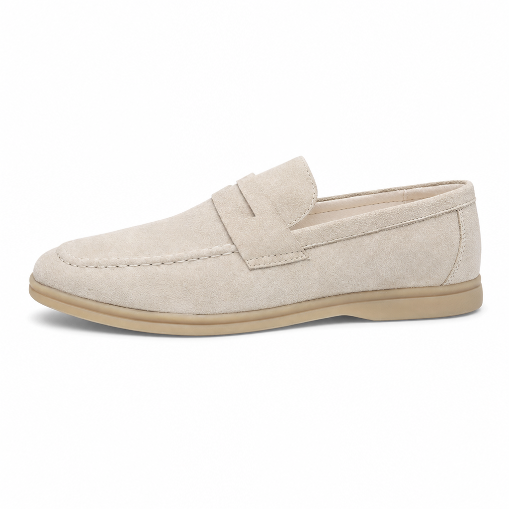 mocassins homme beiges en daim en vue de côté