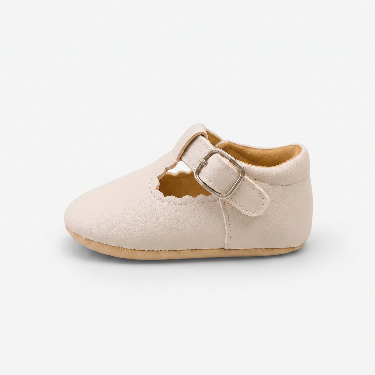 mocassins bébé beiges en cuir chaussons en vue de côté