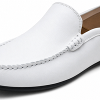 mocassins homme blanc en cuir gros plan détail