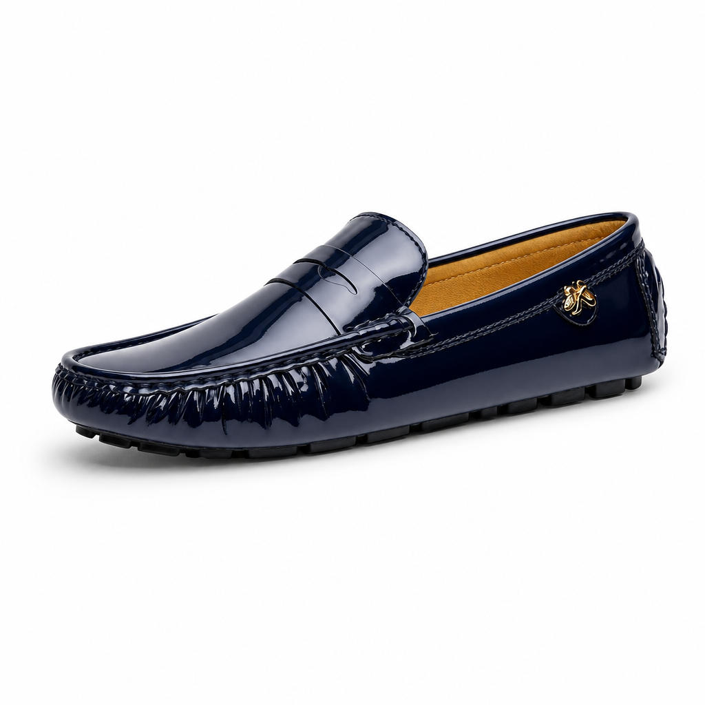 mocassins femme bleu marine verni en cuir vue solo sur fond blanc