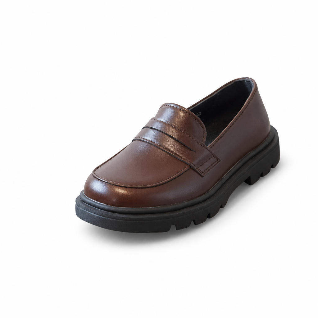 mocassins enfant marron en cuir à talon vue solo sur fond blanc