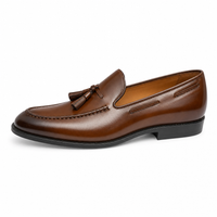 mocassins homme marron verni en cuir vue de côté