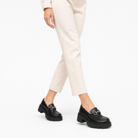 mocassins femme noir en cuir à chaînette photo lifestyle portée