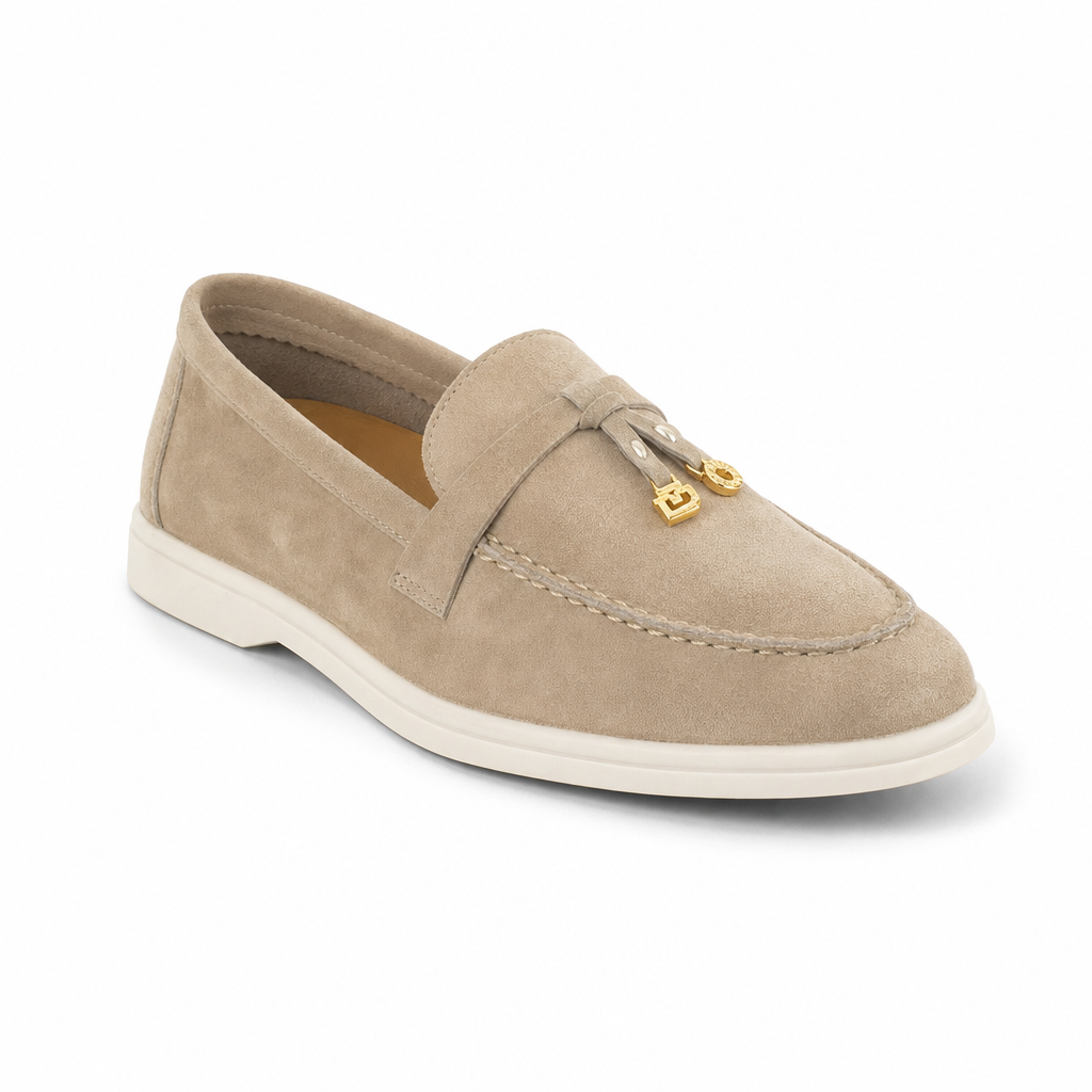 mocassins femme beige en daim en cuir vue solo sur fond blanc