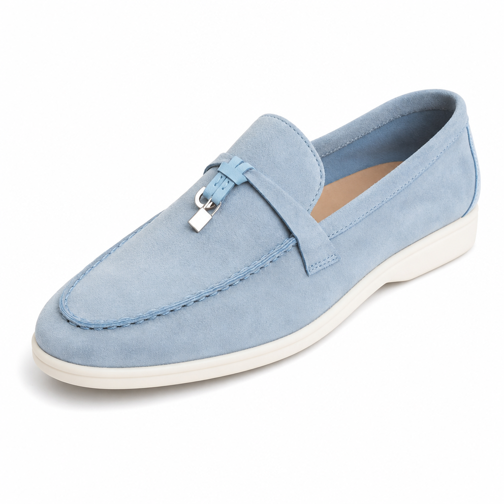 mocassins bleu ciel en daim à glands vue solo sur fond blanc