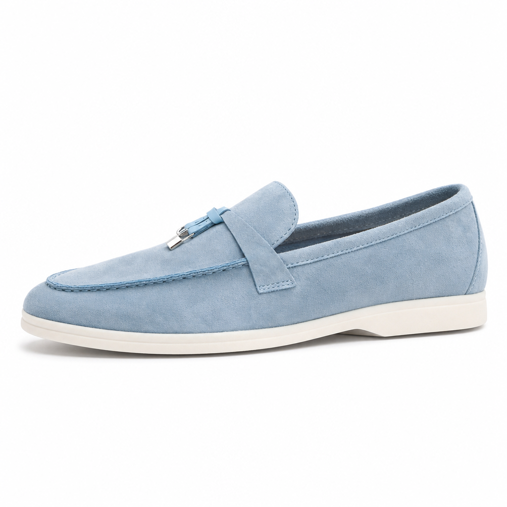 mocassins bleu ciel en daim à glands vue de côté