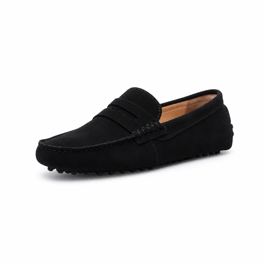 mocassins femme noir en daim vue solo sur fond blanc