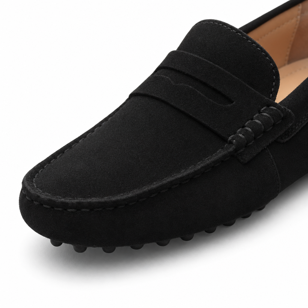 mocassins femme noir en daim gros plan détail