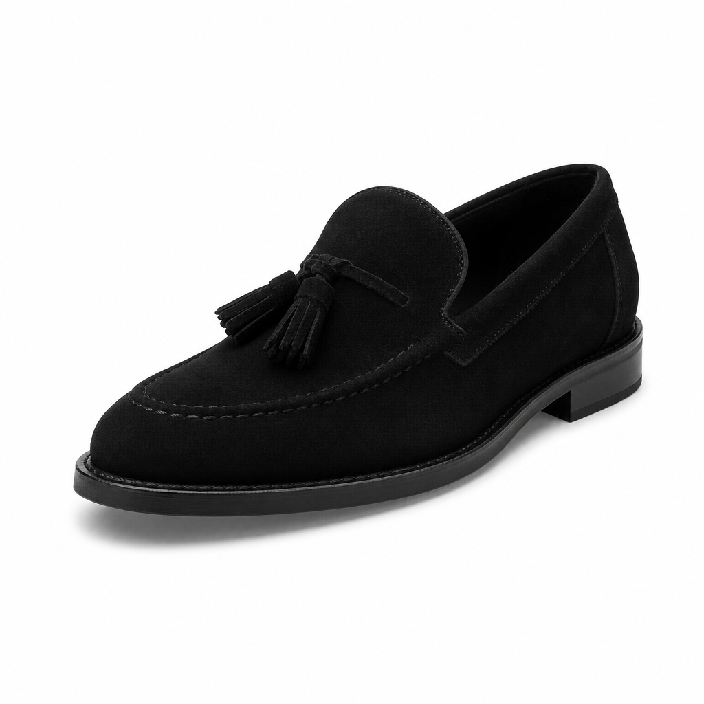 mocassins homme noir en daim en cuir vue solo sur fond blanc