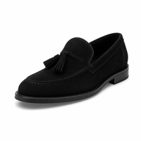 mocassins homme noir en daim en cuir vue solo sur fond blanc