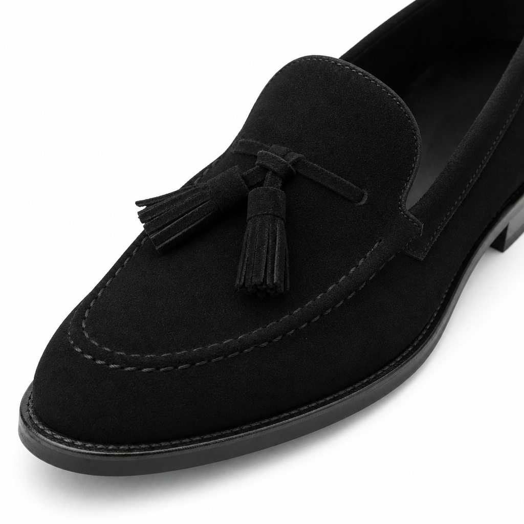 mocassins homme noir en daim en cuir gros plan détail