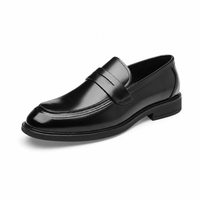 mocassins homme noir verni en cuir vue solo sur fond blanc