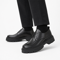 mocassins homme noir en cuir à lacets détail porté aux pieds