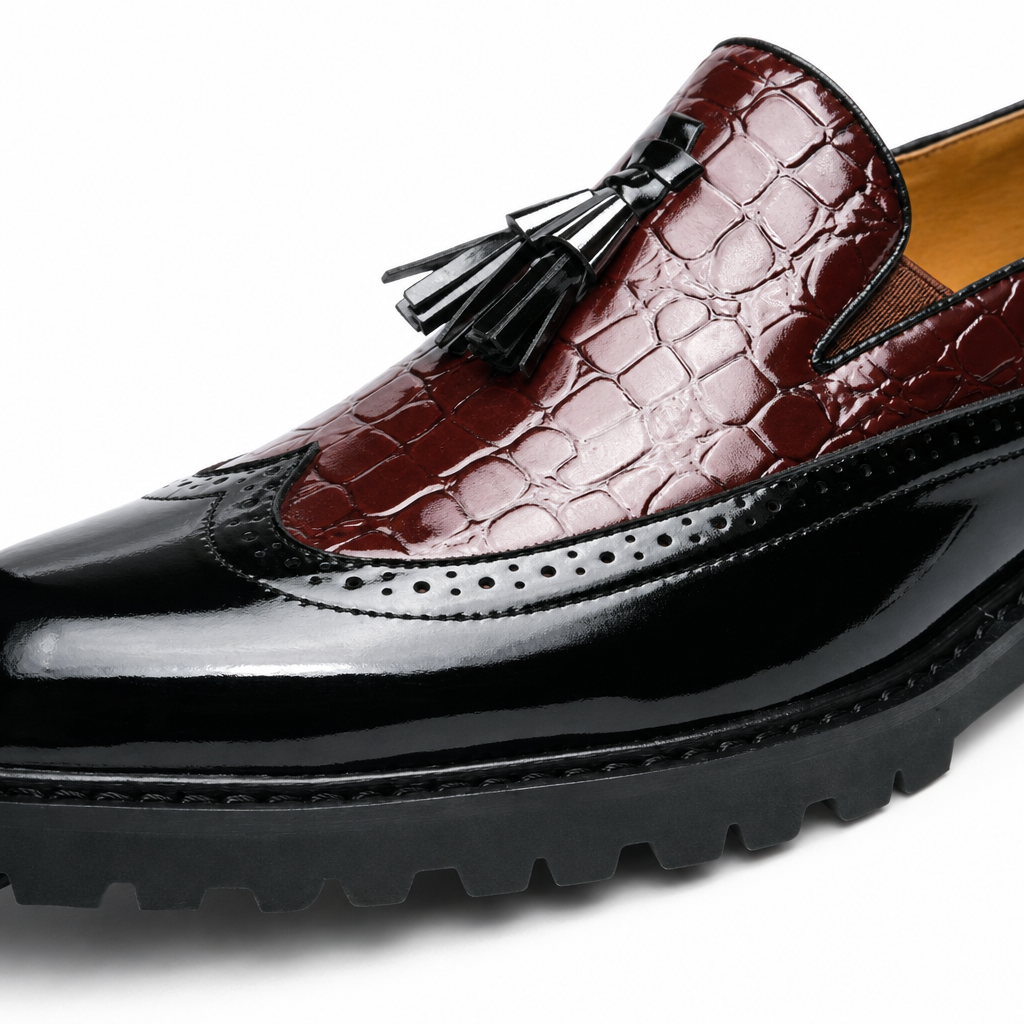 mocassins homme noir en cuir à glands gros plan détail