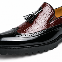 mocassins homme noir en cuir à glands gros plan détail
