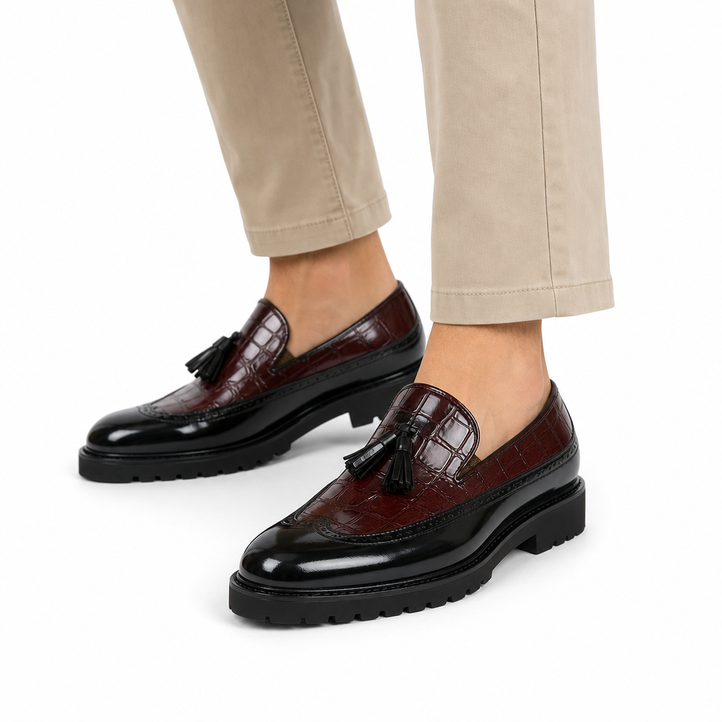 mocassins homme noir en cuir à glands détail porté aux pieds