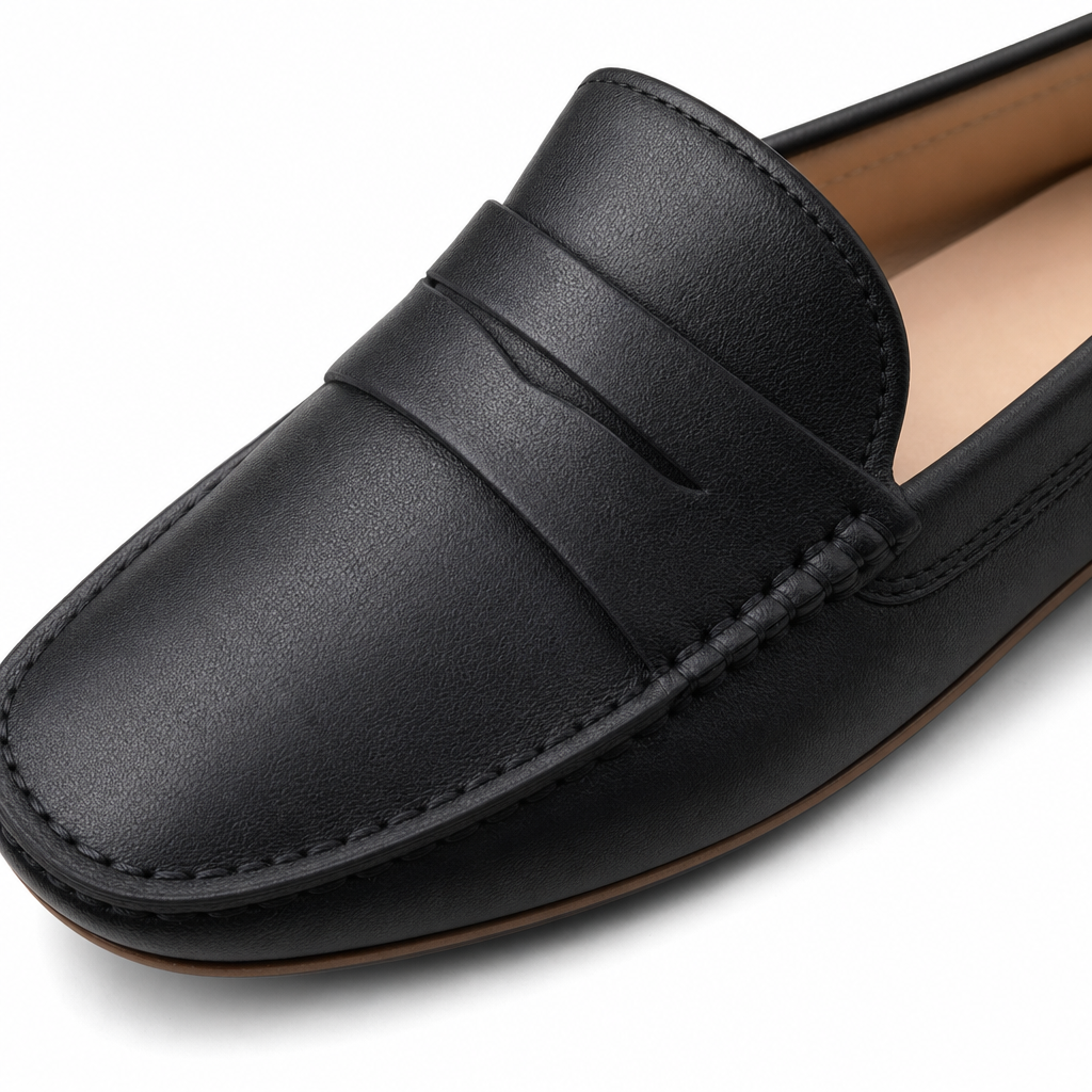 mocassins femme noir en cuir gros plan détail