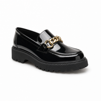 mocassins femme noir verni brillant vue solo sur fond blanc