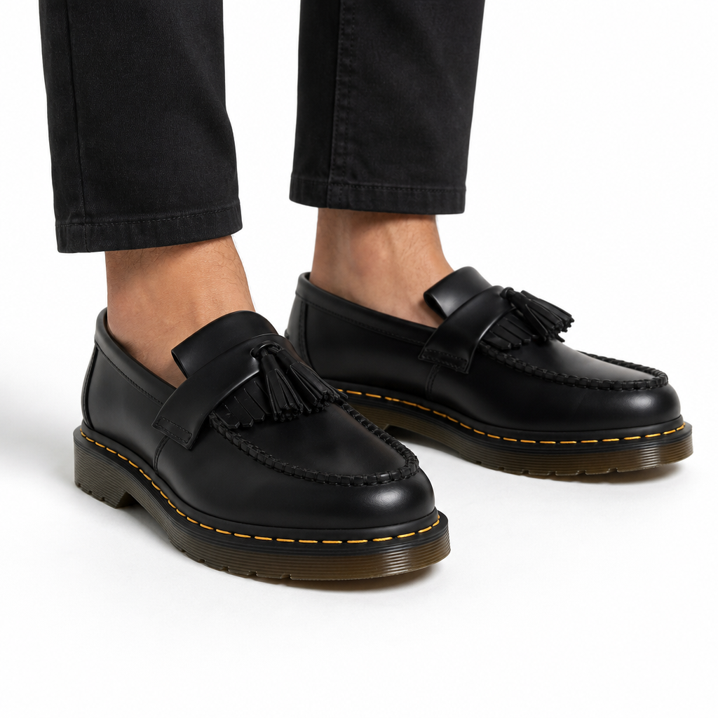 mocassins femme noir en cuir à glands détail porté aux pieds