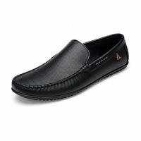 mocassins homme noir en cuir style bateau vue solo sur fond blanc