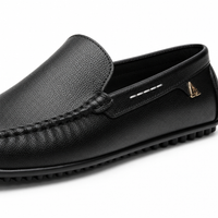 mocassins homme noir en cuir style bateau gros plan détail