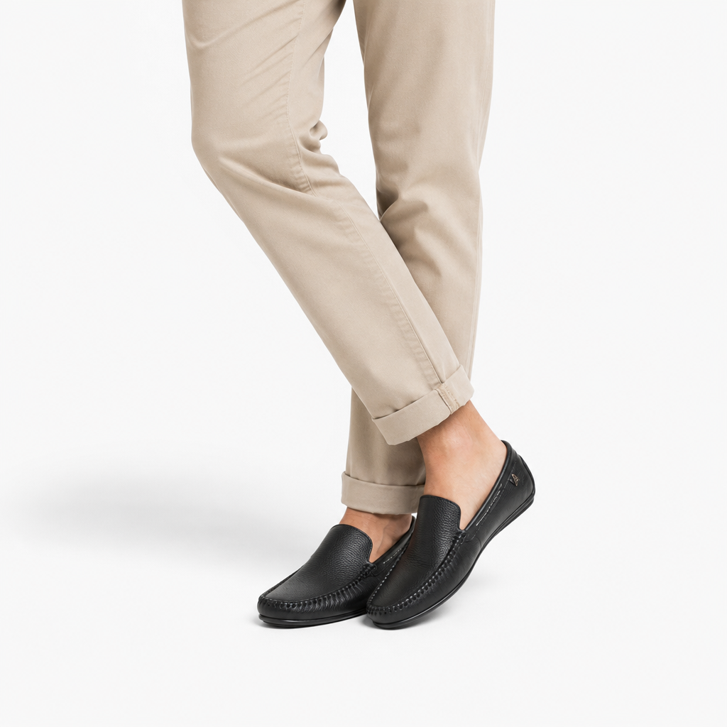 mocassins homme noir en cuir style bateau photo lifestyle portée
