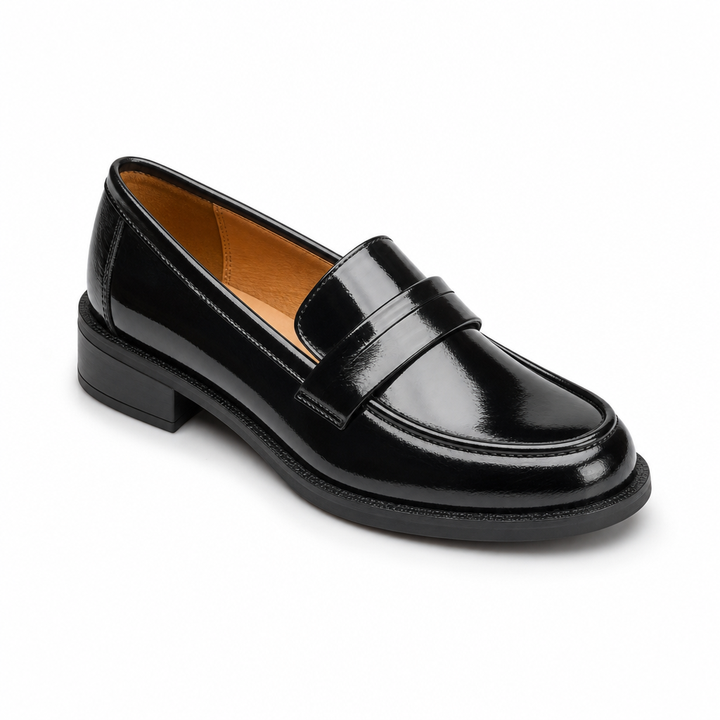 mocassins femme noir verni en cuir vue solo sur fond blanc