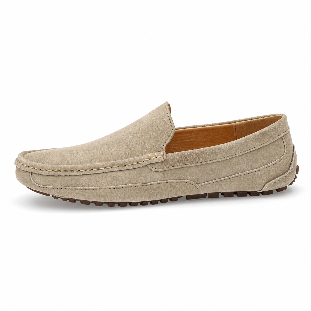 mocassins homme beige en daim style bateau vue de côté