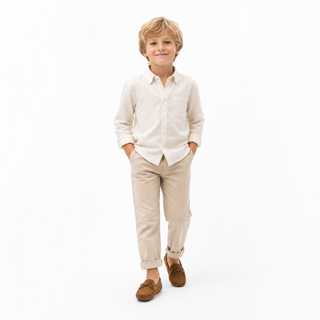 mocassins enfant camel en daim shooting porté avec mannequin entier