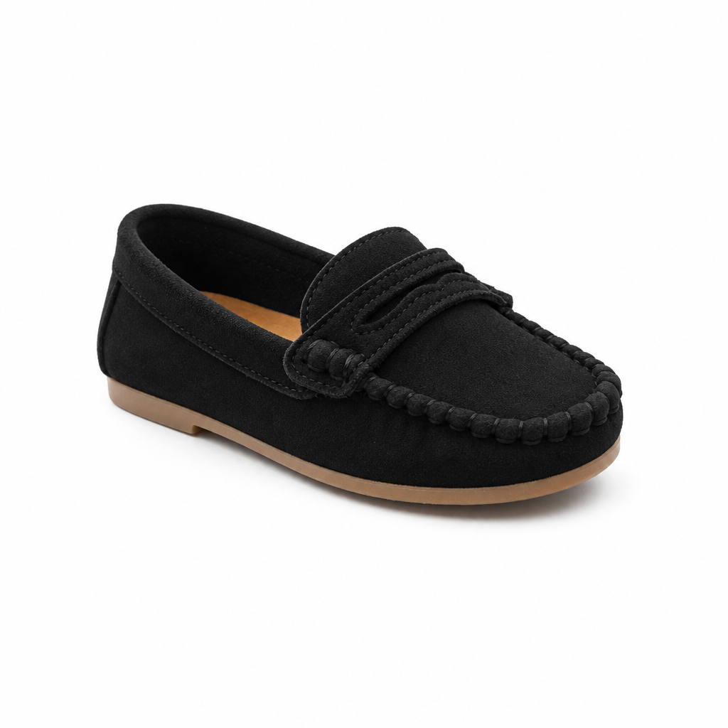 mocassins enfant noir en daim en cuir vue solo sur fond blanc