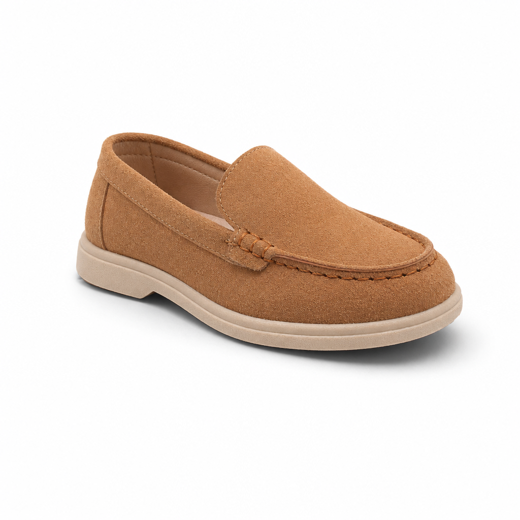 mocassins enfant marron à lacets à talon vue solo sur fond blanc