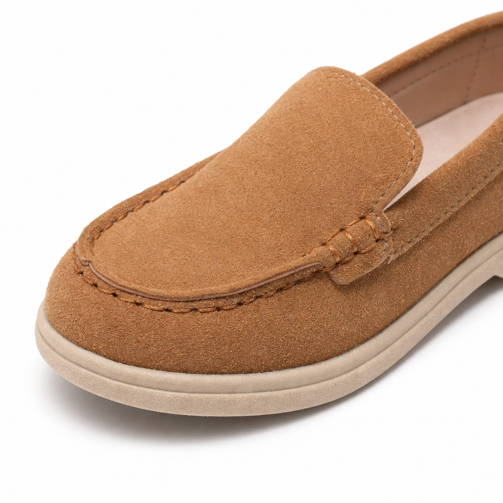mocassins enfant marron à lacets à talon gros plan détail