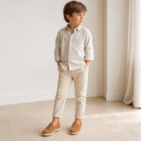mocassins enfant marron à lacets à talon photo lifestyle portée