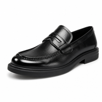 mocassins homme noir verni en cuir vue solo sur fond blanc