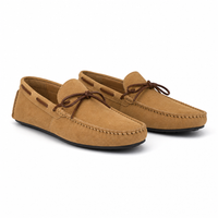 mocassins homme marron en daim en nubuck paire sur fond blanc