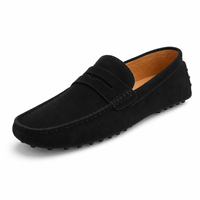 mocassins homme noir en daim vue solo sur fond blanc