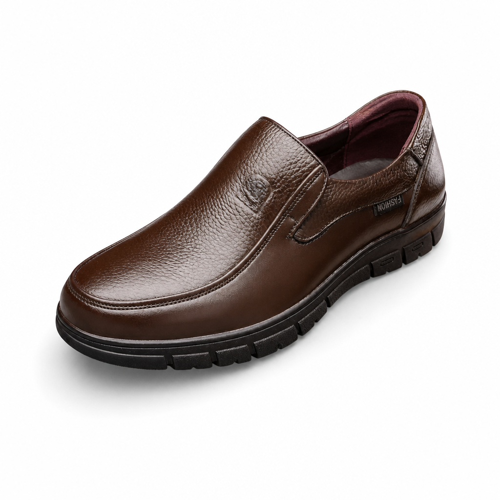 mocassins homme marron en cuir semelle épaisse vue solo sur fond blanc