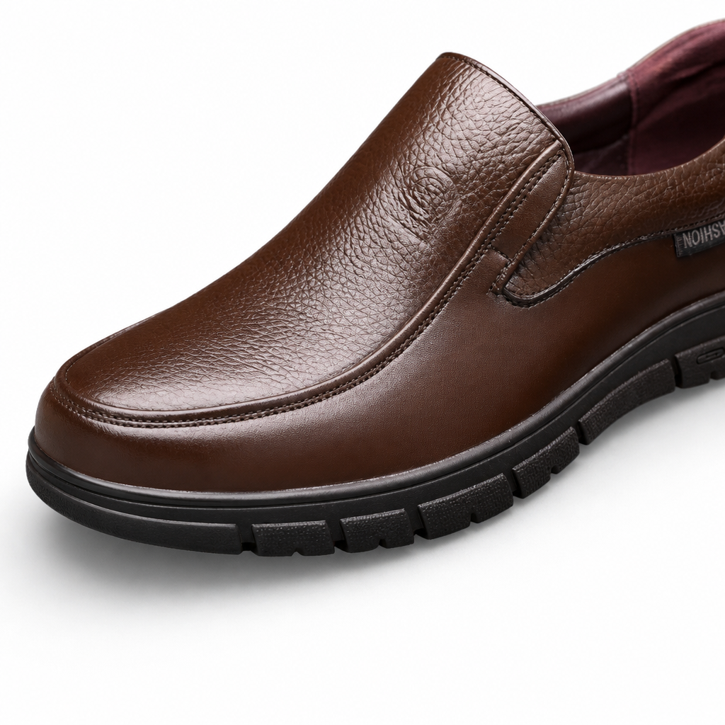 mocassins homme marron en cuir semelle épaisse gros plan détail
