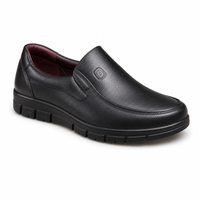 mocassins homme noir en cuir semelle épaisse vue solo sur fond blanc