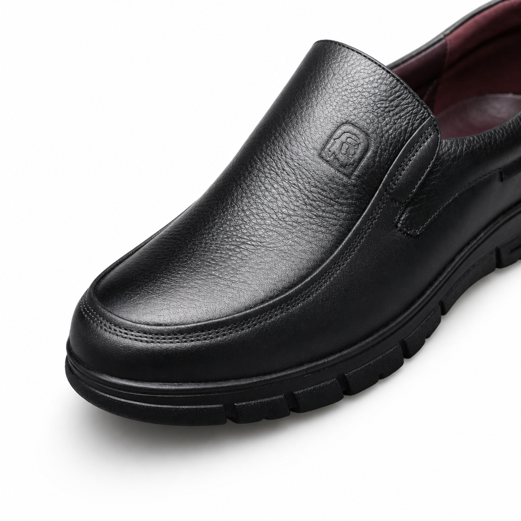 mocassins homme noir en cuir semelle épaisse gros plan détail