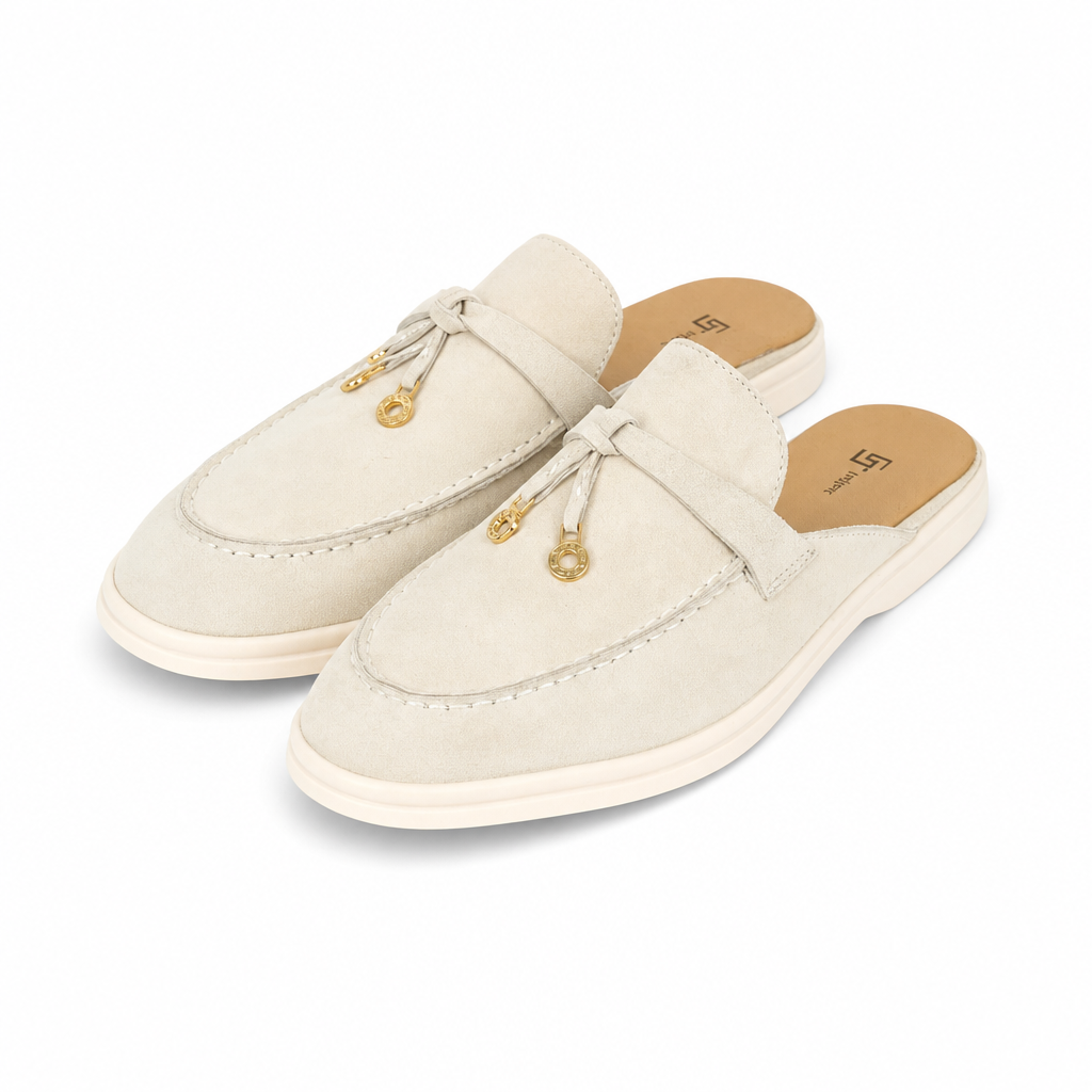 mocassins femme crème en daim ouvert paire sur fond blanc