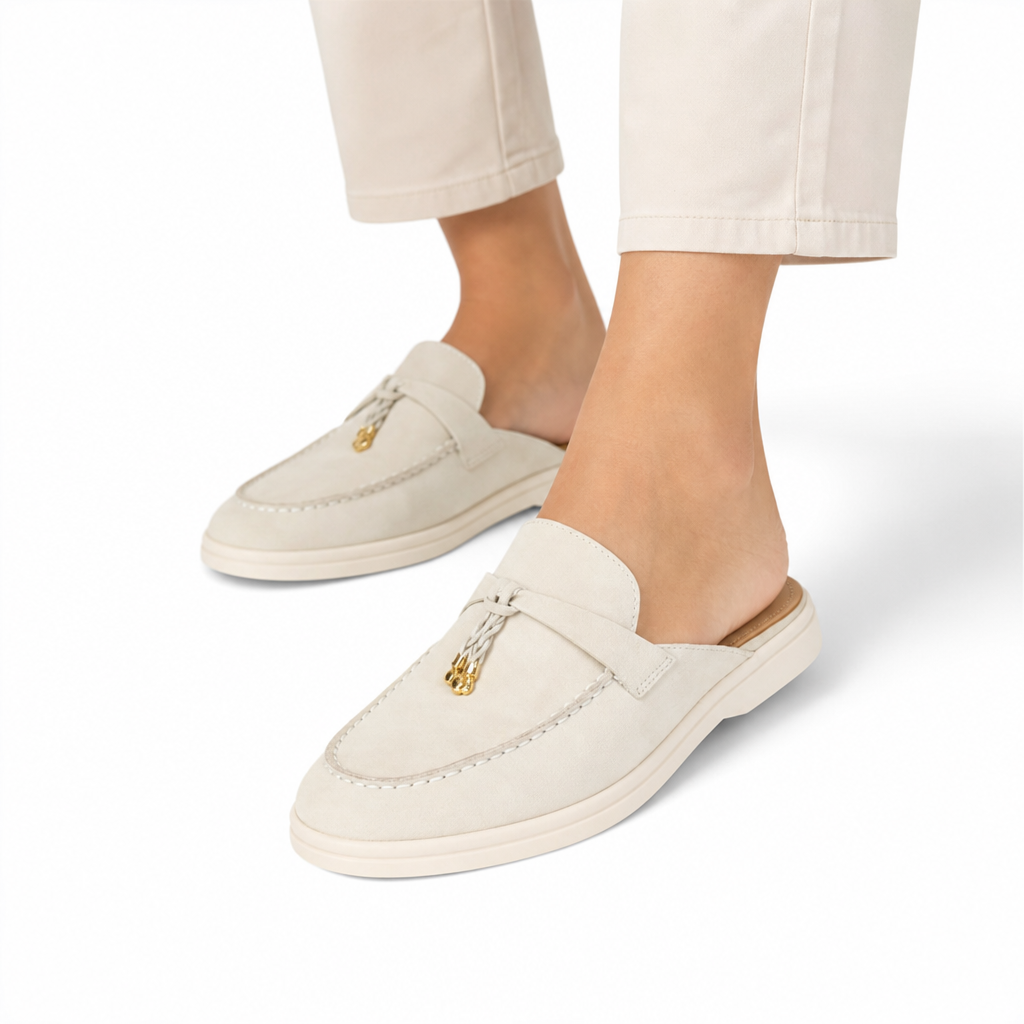 mocassins femme crème en daim ouvert détail porté aux pieds